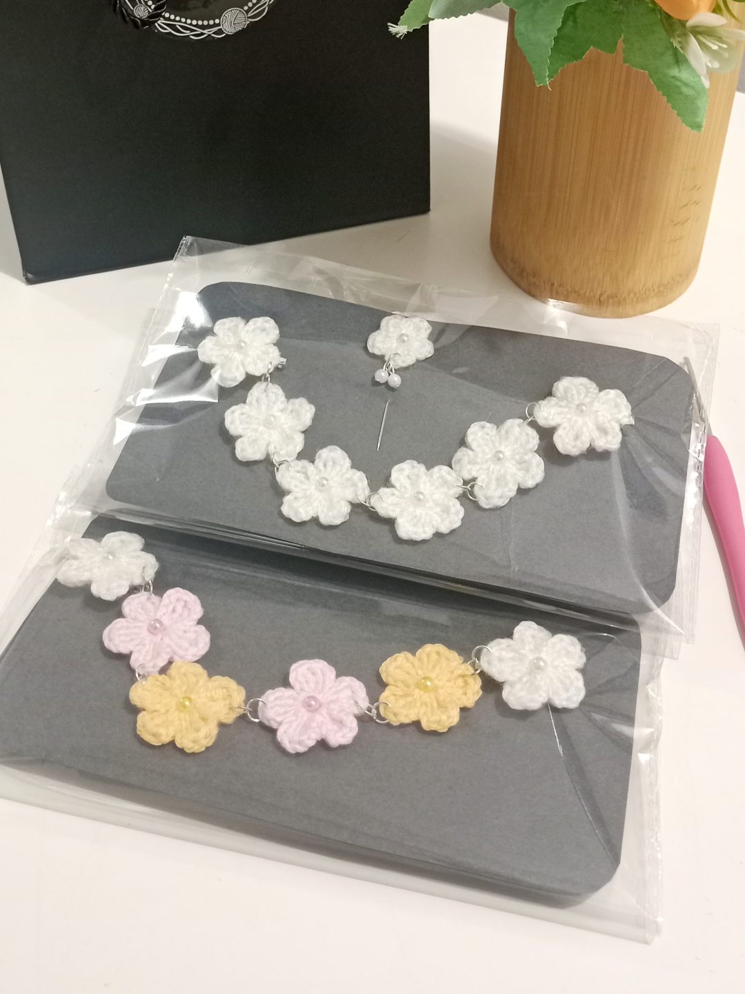 Rida Necklace With Pin